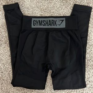 OG Gymshark leggings with butt contour! Size medium and in amazing condition!